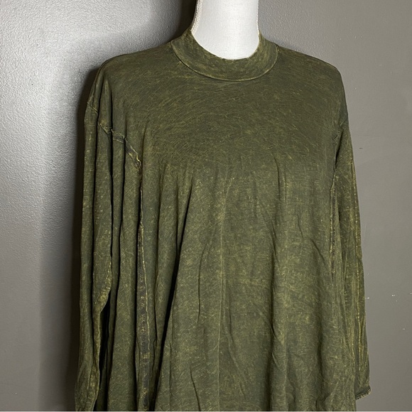 Altar'd State Long Sleeve Acid Wash Distressed Swing Mock Neck Top - Picture 3 of 12